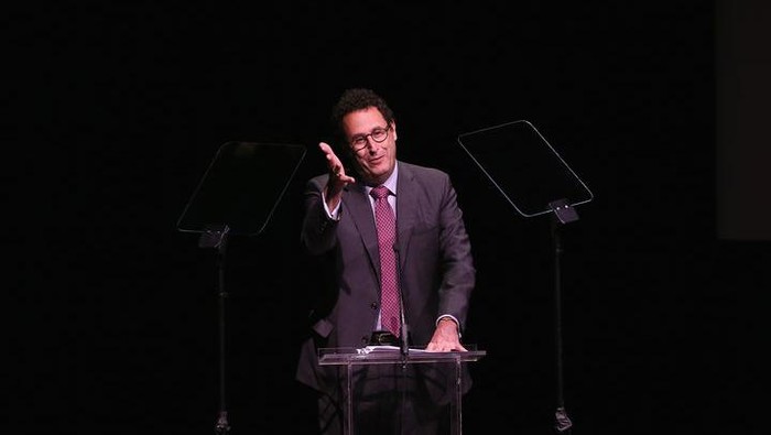 Peraih Pulitzer Tony Kushner Tulis Naskah Drama tentang Donald Trump