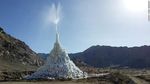 Wow, Ada Stupa dari Es di Padang Pasir