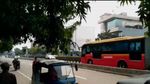 Foto: Di Tempat Ini Pemobil Masuk Busway dan Dipaksa Mundur TransJ