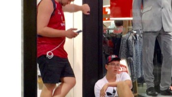 Akun Instagram miserable_men sudah mengumpulkan ratusan ribu follower dengan memajang foto semacam ini. Foto: Instagram