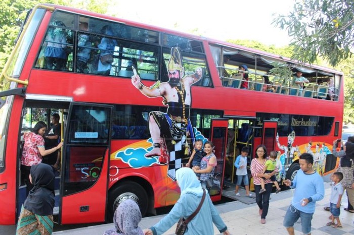 bus wisata