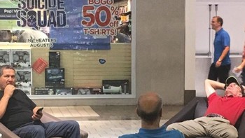 Atau mengobrol sesama pria. Foto: Instagram