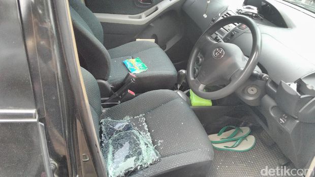 Penampakan kaca mobil petinggi PP Muhammadiyah yang dirusak orang tak dikenal