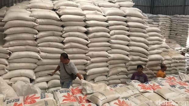 Polda Sumsel sita beras Bulog oplosan.