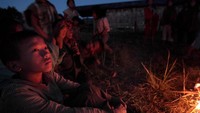 Suku Konyak memiliki kepala suku yang disebut Angh. Ada peraturan khusus, dimana hanya kepala suku yang boleh memiliki istri lebih dari satu. Jadi jangan heran jika kepala suku memiliki banyak anak (Neelima Vallangi/BBC)
