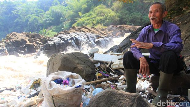 warga tidak lagi bisa menggunakan air sungai untuk sehari-hari