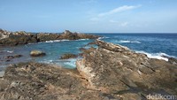 Hamparan karang di salah satu sisi pantai Pulo Aceh. Bisa jadi spot rekomendasi bagi traveler pecinta fotografi (Agus/detikTravel)