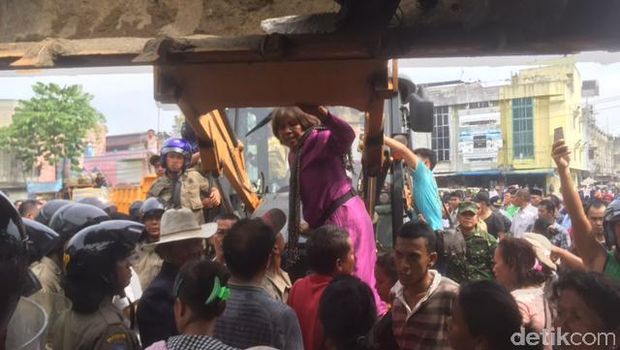 Penertiban Kios Pasar di Medan Berlangsung Ricuh