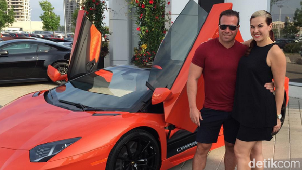 Si Cantik Spesialis Pengantar Lamborghini