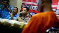 Kepala Badan Narkotika Nasional Budi Waseso saat menujukkan barang bukti dan tersangka kasus narkoba di kantor BNN, Jakarta, Selasa(25/7/2017).