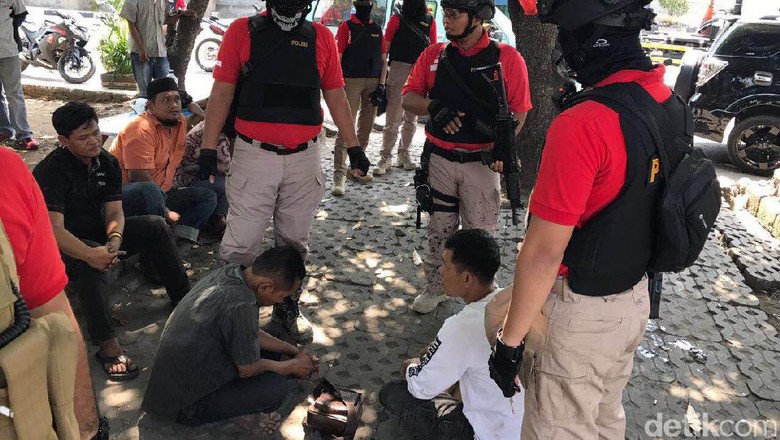 6 Orang Ditangkap Saat Main Judi Koa di Tanjung Priok 6 Orang Ditangkap Saat Main Judi Koa di Tanjung Priok