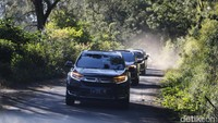 Honda CR-V yang digunakan detikOto ini adalah CR-V bermesin 1.5 L turbo. Mobil ini menggendong mesin 1.500 cc VTEC Turbo dengan Earth Dreams Technology-Direct Injection. Foto: Rangga Rahadiansyah