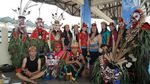 Foto: Kostum Tari Dayak yang Menyerupai Monster