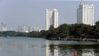 Kondisi danau tampak bersih.