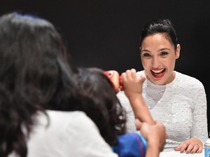 Ini Sebabnya Gal Gadot Disebut Superhero Nyata