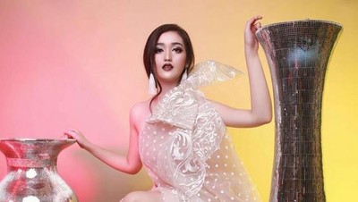 Pose Ranty Maria Tampil Mempesona