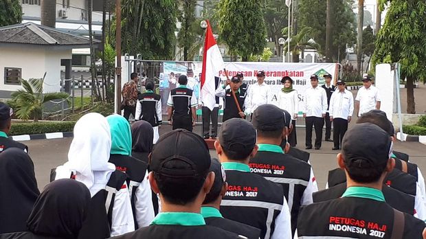 92 Petugas Haji dari Kemenag dan 107 petugas haji dari Kemenkes ini akan bertugas di daerah kerja Madinah dan Airport.