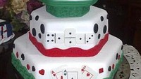 Kue bertema permainan kartu ini tulisannya juga salah. Bukan Poker tapi justru Pocket. Kalau Anda yang memesan, mau bayar tidak?