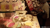 Parfum dan sabun wangi lavender dijual juga di tempat ini. Traveler pun bisa membelinya buat oleh-oleh (Baban/detikTravel)