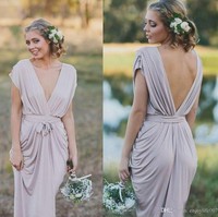 Model seragam bridesmaid seperti ini dapat membuat Anda tampak lebih langsing dan anggun. Mau meniru? (Foto: ist)