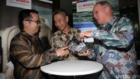 Secara global, Bosch Group menetapkan target pertumbuhan penjualan antara 3% hingga 5% pada tahun ini mengingat prospek ekonomi yang lemah dan ketidakpastian geopolitik. Pada tahun lalu, nilai penjualan Bosch secara global tercatat 73,1 miliar euro dengan produk mobility solutions yang menyumbang kontribusi terbesar.