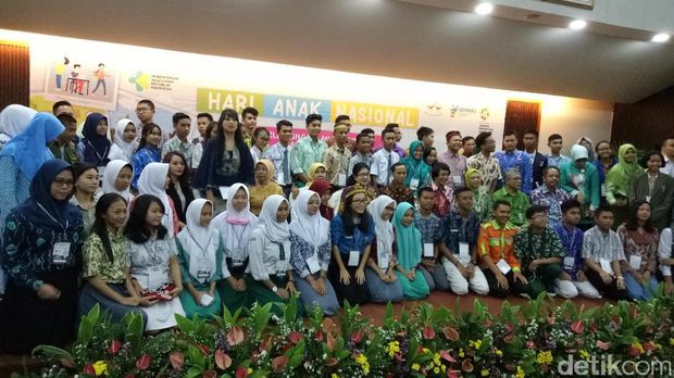 Menkes Nila F Moeloek di acara Hari Anak Nasional ke-32.