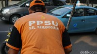 Mereka wajib absen ke kelurahan sehari 3 kali dari pagi, siang, dan sebelum pulang (Foto: Arief Ikhsanudin/detikcom)
