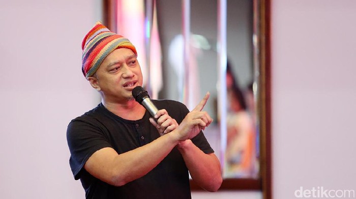 Musisi dan praktisi pendidikan, Dik Doank