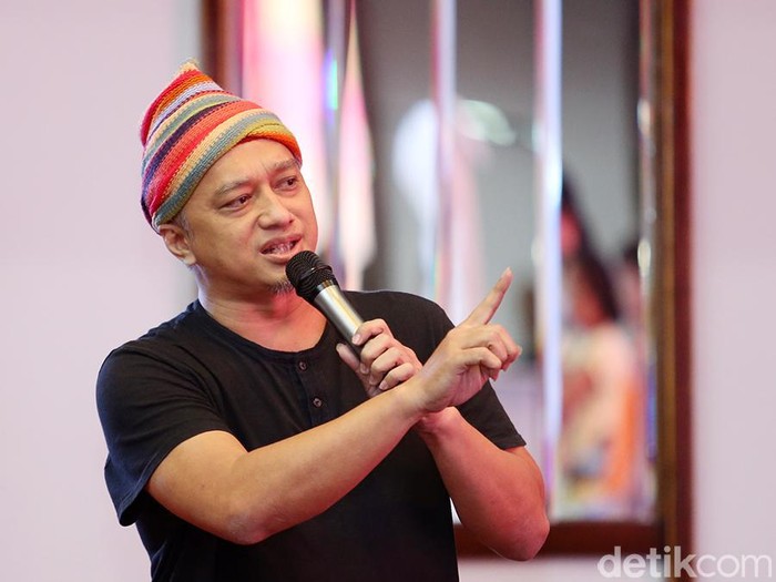 Musisi dan praktisi pendidikan, Dik Doank