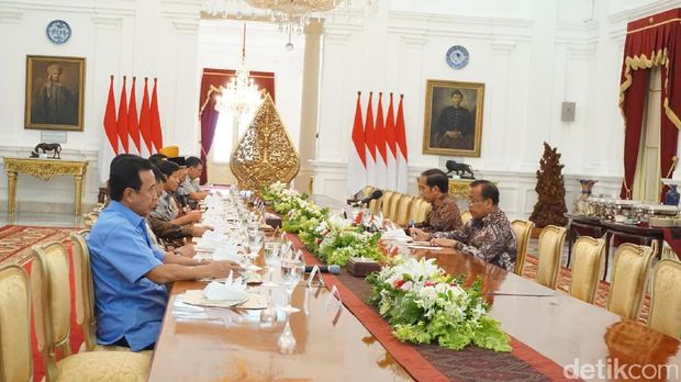 Presiden Jokowi dan Para Purnawirawan TNI menggelar pertemuan tertutup.