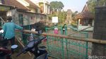 Foto: Heboh Mobil Tabrak Candi Kidal di Malang