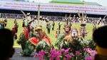 Foto: Kostum Tari Dayak yang Menyerupai Monster