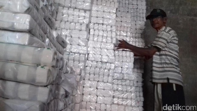 Polemik Impor Garam Industri hingga Jokowi Cabut Kewenangan Susi