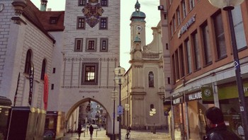 Ini saat Carl berada di Munich, Jerman. Foto: Instagram