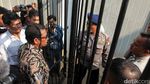 Bersih-bersih Partai, Kader Muda Golkar Bawa Sapu Lidi