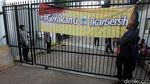 Bersih-bersih Partai, Kader Muda Golkar Bawa Sapu Lidi