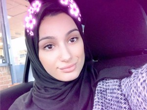 Penampilan Adik Zayn Malik Pakai Jilbab yang Membuat Pangling