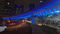 Animasi yang dimainkan lampu tersebut untuk bagian tepi berupa lampu yang bergerak memutar, berikut dengan gradasi warna dan kecepatan sedang. Sementara untuk lampu yang menyorot dari bagian bawah dapat berubah-ubah warna dengan tempo waktu yang lebih lambat alias pelan. Pool/dok. Wijaya Karya.