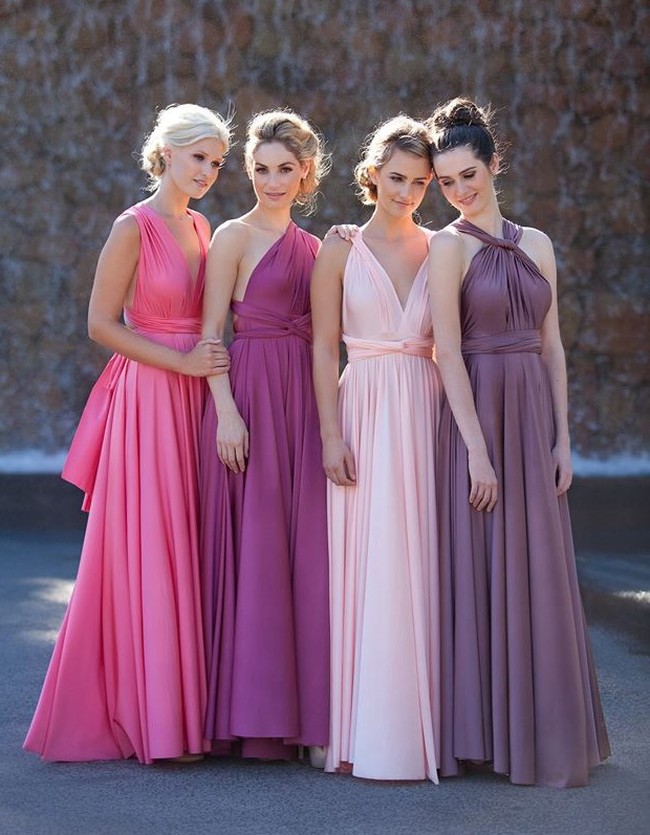 Seragam bridesmaid tidak harus pakai baju dengna warna yang sama. Tapi agar kelihatan kompak, Anda bisa mengordinasikan warna dan bentuk dress-nya. (Foto: Wedding Concierge)
