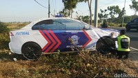 Dan memang tujuan utamanya saat itu adalah mengurangi angka kecelakaan pada arus mudik dan balik. Tetapi ternyata kegunaan mobil palsu ini masih dan terus efektif hingga kini. Foto: Istimewa.