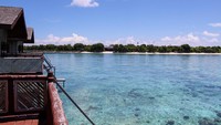 Tidak hanya penginapan tepi pantai, tetapi traveler juga dapat menginap di water villa atau villa yang berada di atas air (Pom-pom Island Resort)