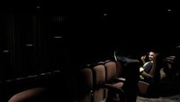 David Allegretti juga sukses masuk dengan bebas ke dalam sebuah gedung bioskop. Foto: Ist.