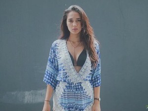 Empat Bulan Menikah, Raquel Katie Melahirkan Anak Perempuan
