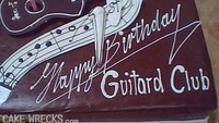 Kue ini diperuntukkan untuk pecinta musik. Tulisan guitar ternyata salah menjadi guitard.