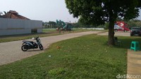 Lokasi rusunami yang nantinya akan berada satu lingkungan dengan apartment komersial ini cukup strategis. Untuk mencapai lokasi untuk calon pembeli yang berada di luar Tangerang cukup patokannya adalah pintu gerbang keluar tol BSD. Dari sana, kurang lebih sekitar 2 kilometer (km) posisinya berada di sisi kanan jalan.