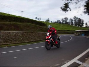 Naik Motor City Touring Ini Jadi Makin Gaya