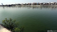 Apalagi, setelah danau ini dibenahi, salah satunya tidak lagi ada erosi pada dinding danau karena telah dipasang turap.