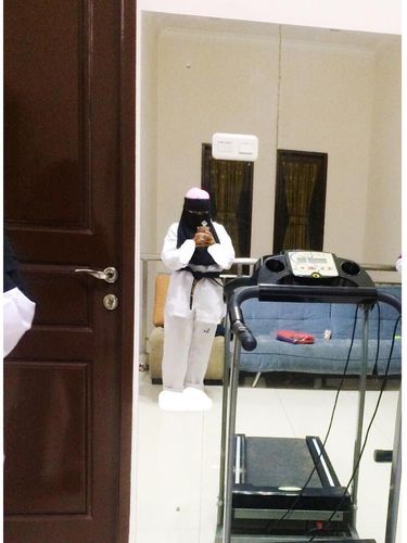 Foto: Ini Arlyna, Atlet Taekwondo Berniqab dari Bekasi