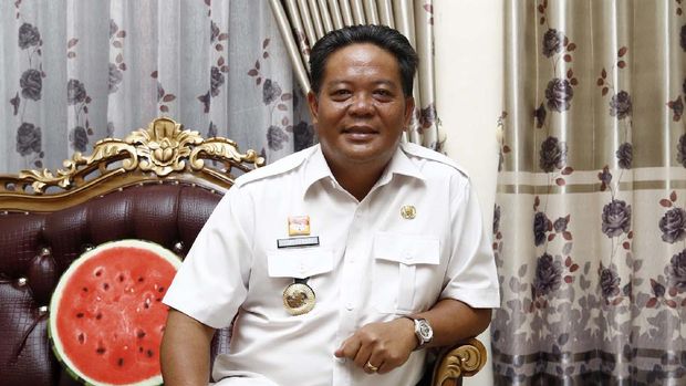 Bupati Sanggau Paolus Hadi.