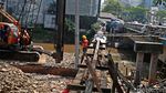 Pemasangan Turap di Kawasan Bukti Duri